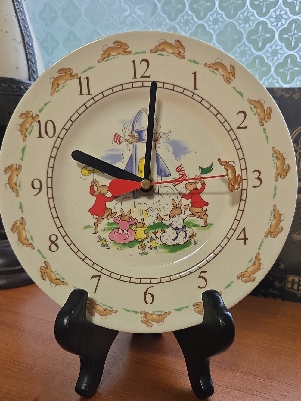 ROYAL DOULTON BUNNYKINS "2002" NURSERY BATTERY OPERATED PLATE CLOCK
